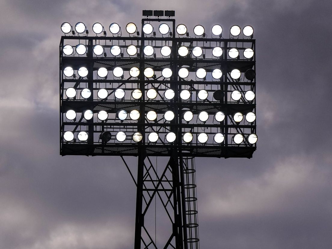 Één van de lichtmasten van De Kuip