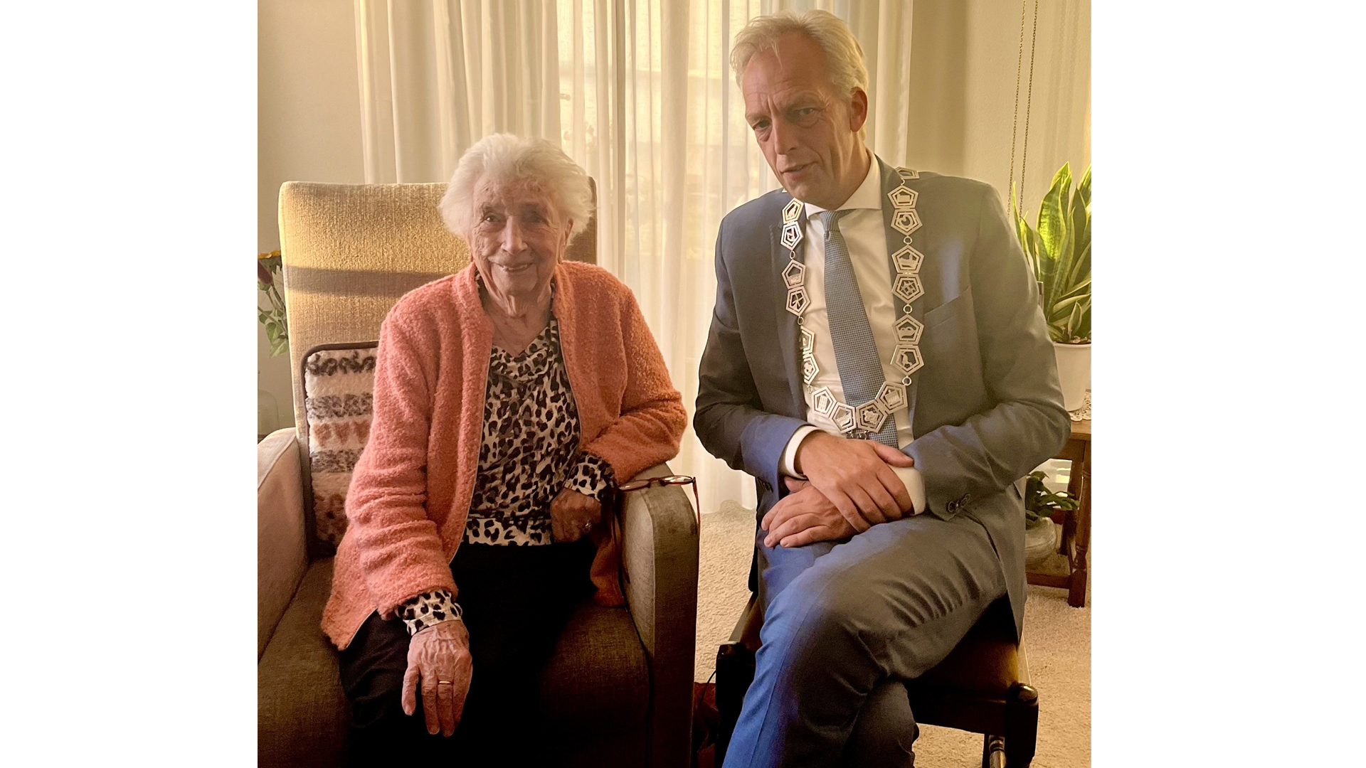 Mevrouw Bikker 104 jaar: 'Scherp als een scheermes'