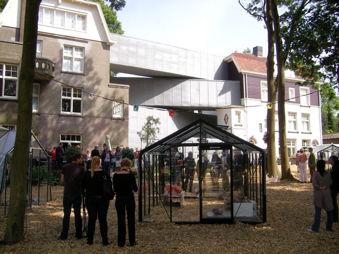 Beatrixglasmuseum4.cropresize.tmp.jpg