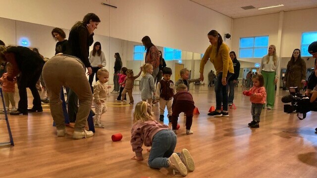 Met je baby of peuter naar de soos: gezellig en leerzaam voor de ouders en hun kleintjes