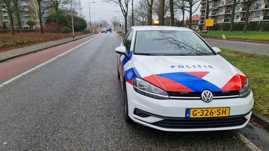 112 nieuws: Fietsster raakt ernstig gewond bij aanrijding met auto in Enschede.