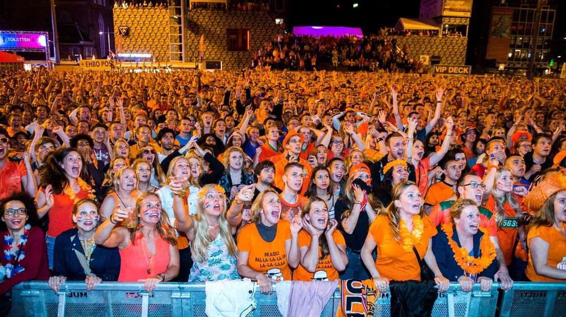 Een horecabedrijf aan de Zuidzijde wil opnieuw een megascherm tijdens de bekerfinale.