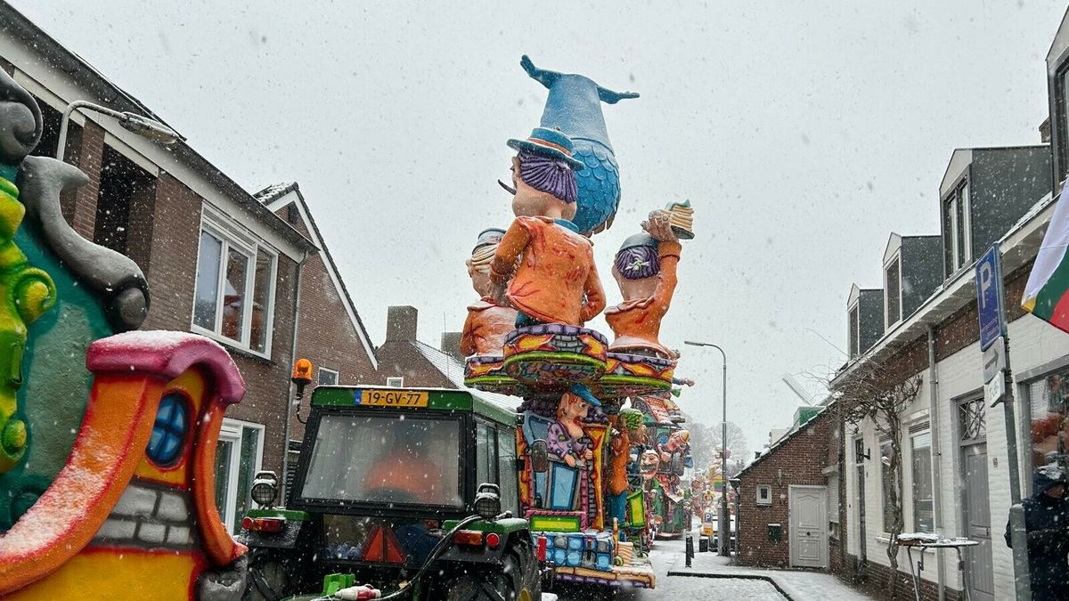 LIVE: Eerste optochten beginnen • Rustig in Paerehat • Krijgen we sneeuw?