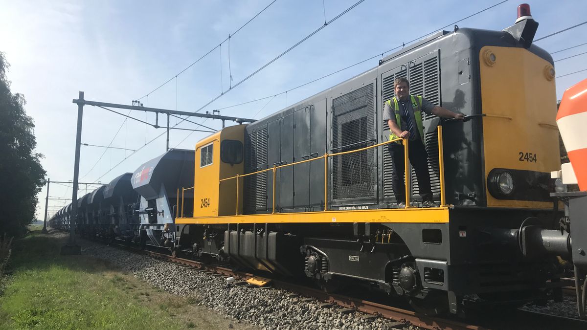 Machinist uit Wijster houdt historische locomotief rijdend op hoofdspoor