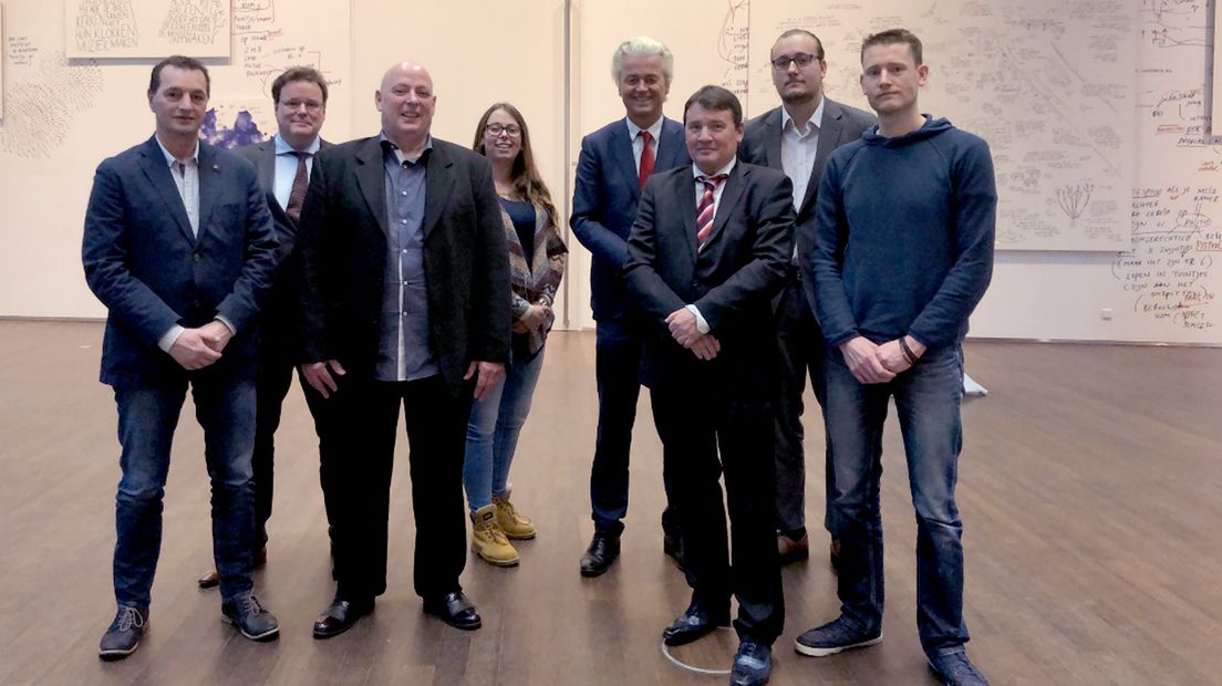 Partijleider Wilders met het campagneteam van de PVV in Stichtse Vecht. Van Maanen staat derde van links.