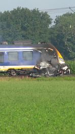 Trein botst op auto bij Loon