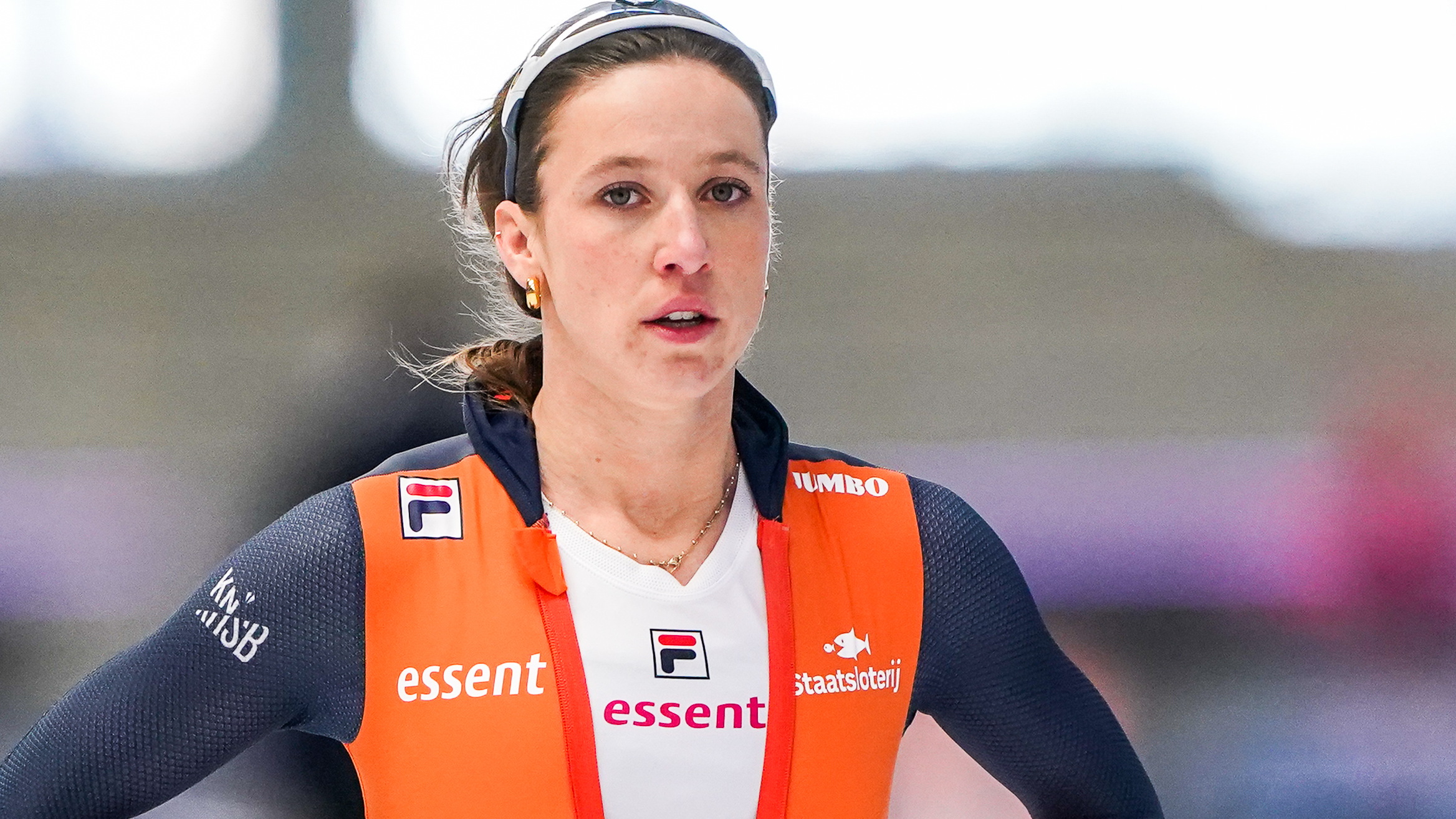 Suzanne Schulting valt tijdens trainingsrondje op olympisch ijs - Omrop  Fryslân