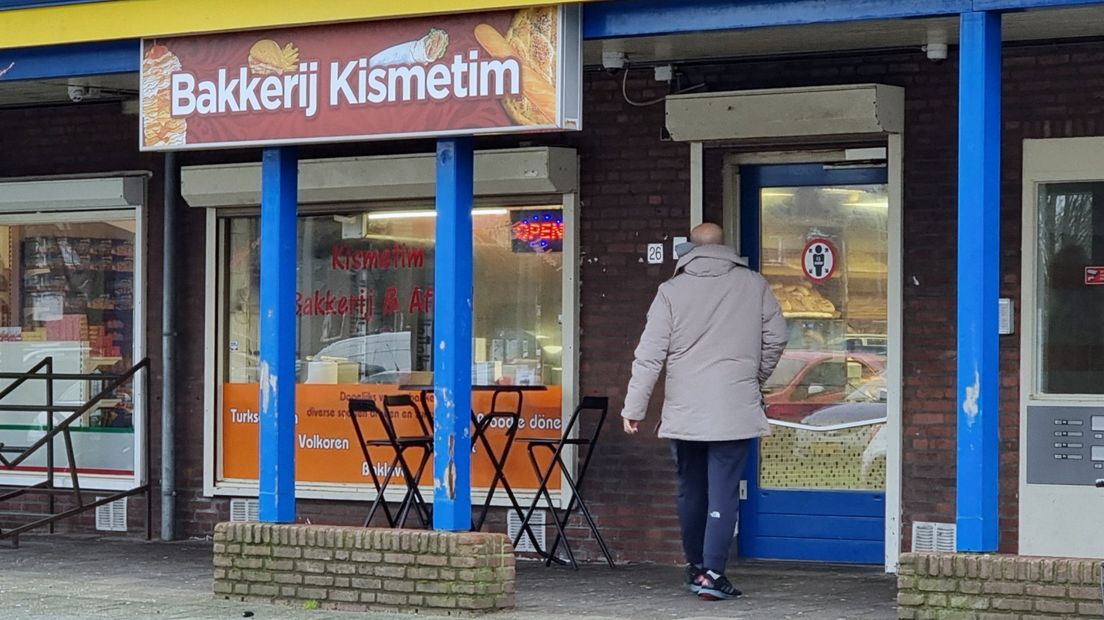 Bakkerij Kismetim aan de Rietzangerstraat was tijdens eerste kerstdag gewoon open.