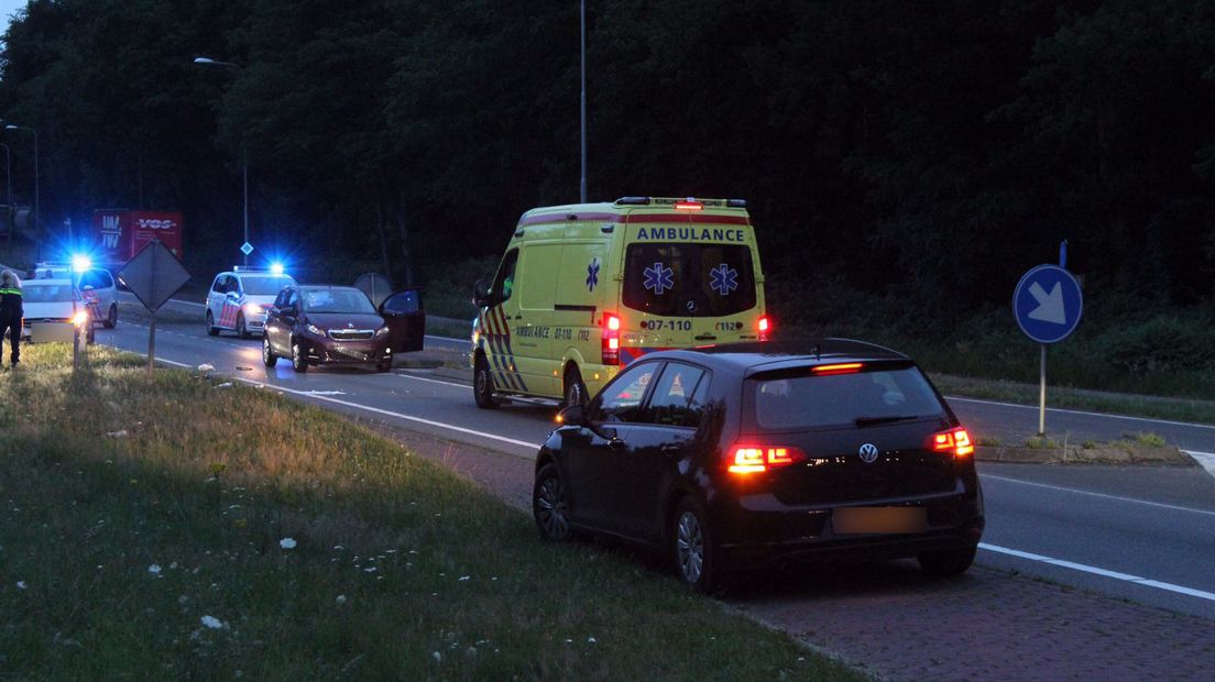 Een fietser is vrijdagavond ernstig gewond geraakt bij een aanrijding op de Ritzema Bosweg (N225) tussen Wageningen en Renkum.