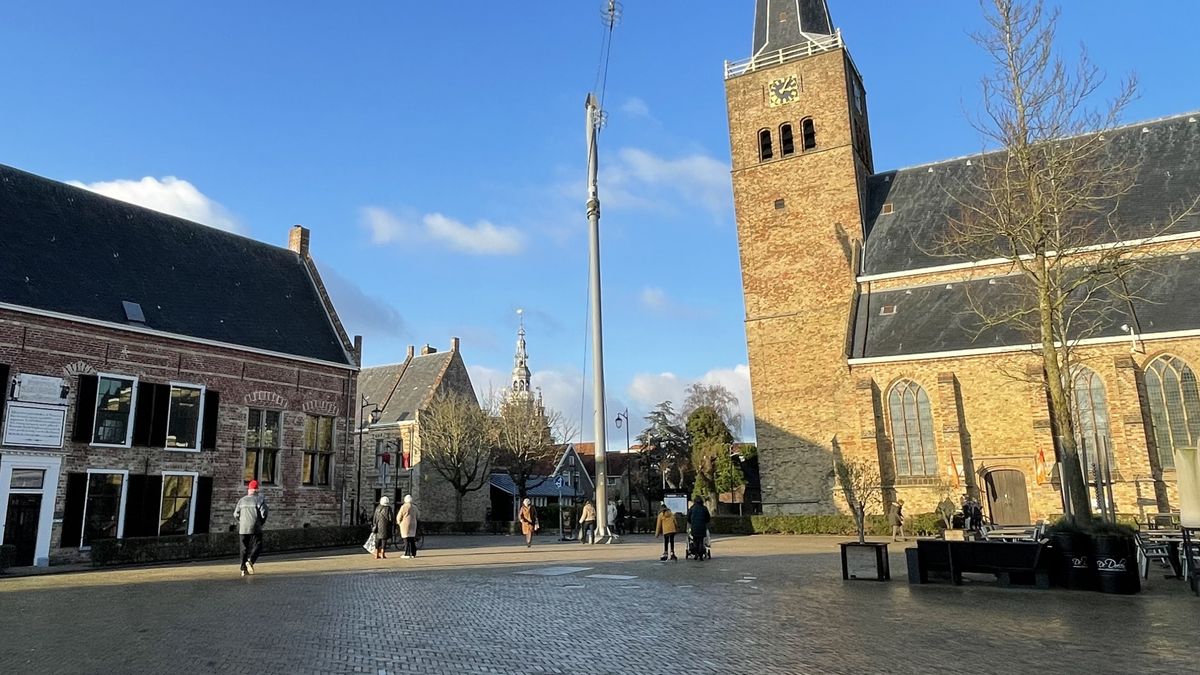 Iedereen wil af van grote palen op plein in Franeker, maar dat blijkt niet eenvoudig