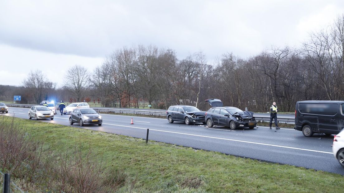 Knooppunt Hattemerbroek afgesloten na ongeluk