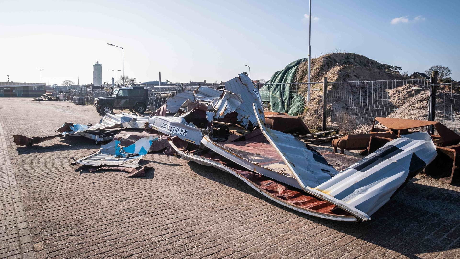 Eerste Restanten Van Overboord Geslagen Containers Marcos V Geborgen ...