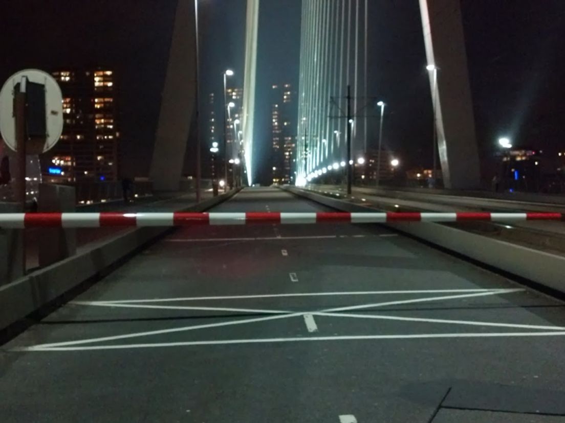 Erasmusbrug_leeg