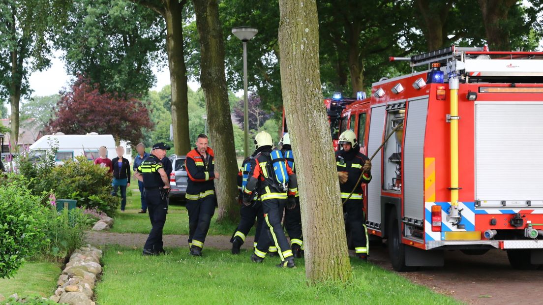 De brandweer had de brand snel onder controle (Rechten: Van Oost Media)