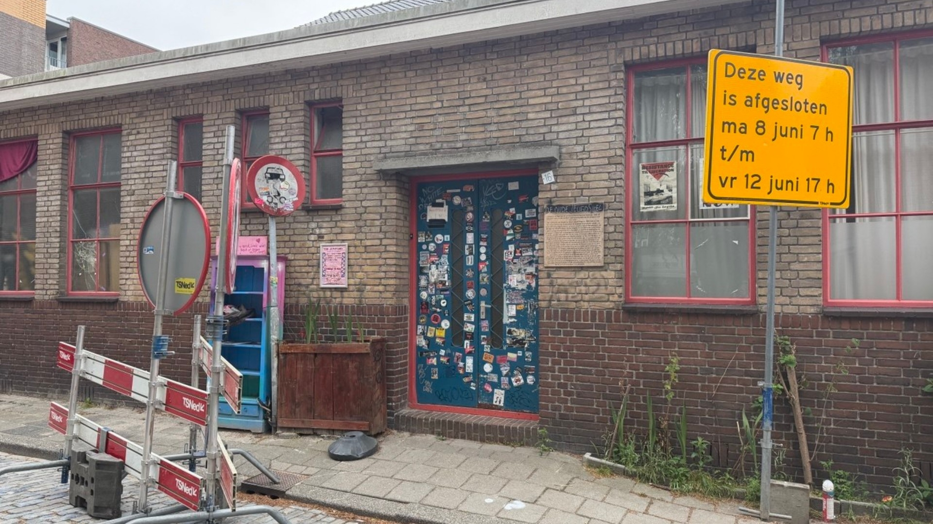 Gemeente eist gekraakte jeugdsynagoge terug, maar queercentr