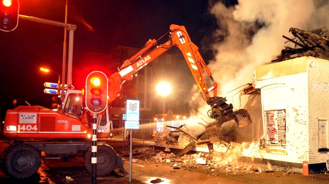 Brand verwoest pand in centrum Nijverdal