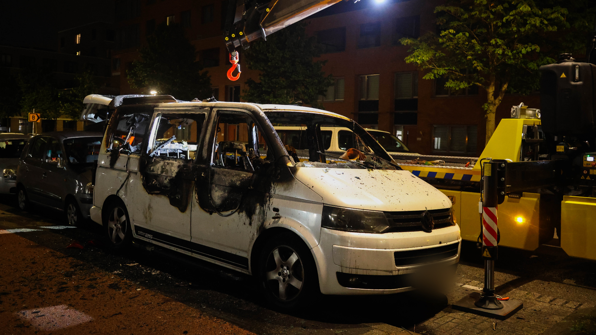 Na de brand was weinig meer over van het voertuig.