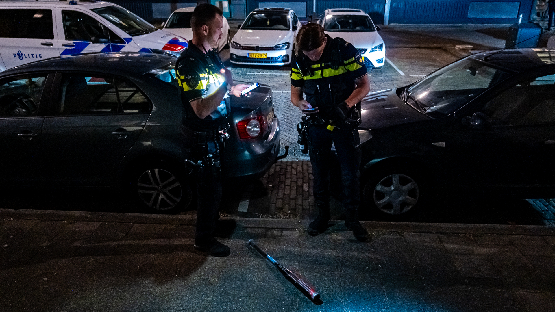 Op straat werd een honkbalknuppel gevonden.