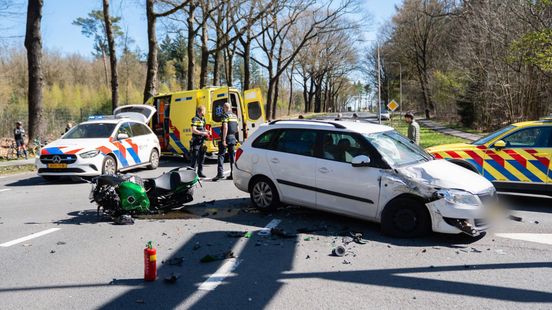 Motorrijder zwaargewond bij aanrijding