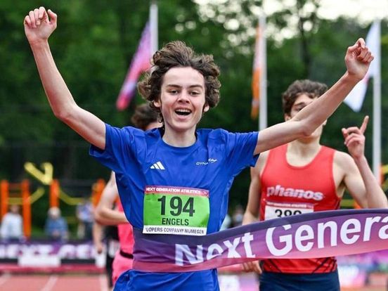 Ivar Engels loopt Nederlands record en plaatst zich voor EK onder 18