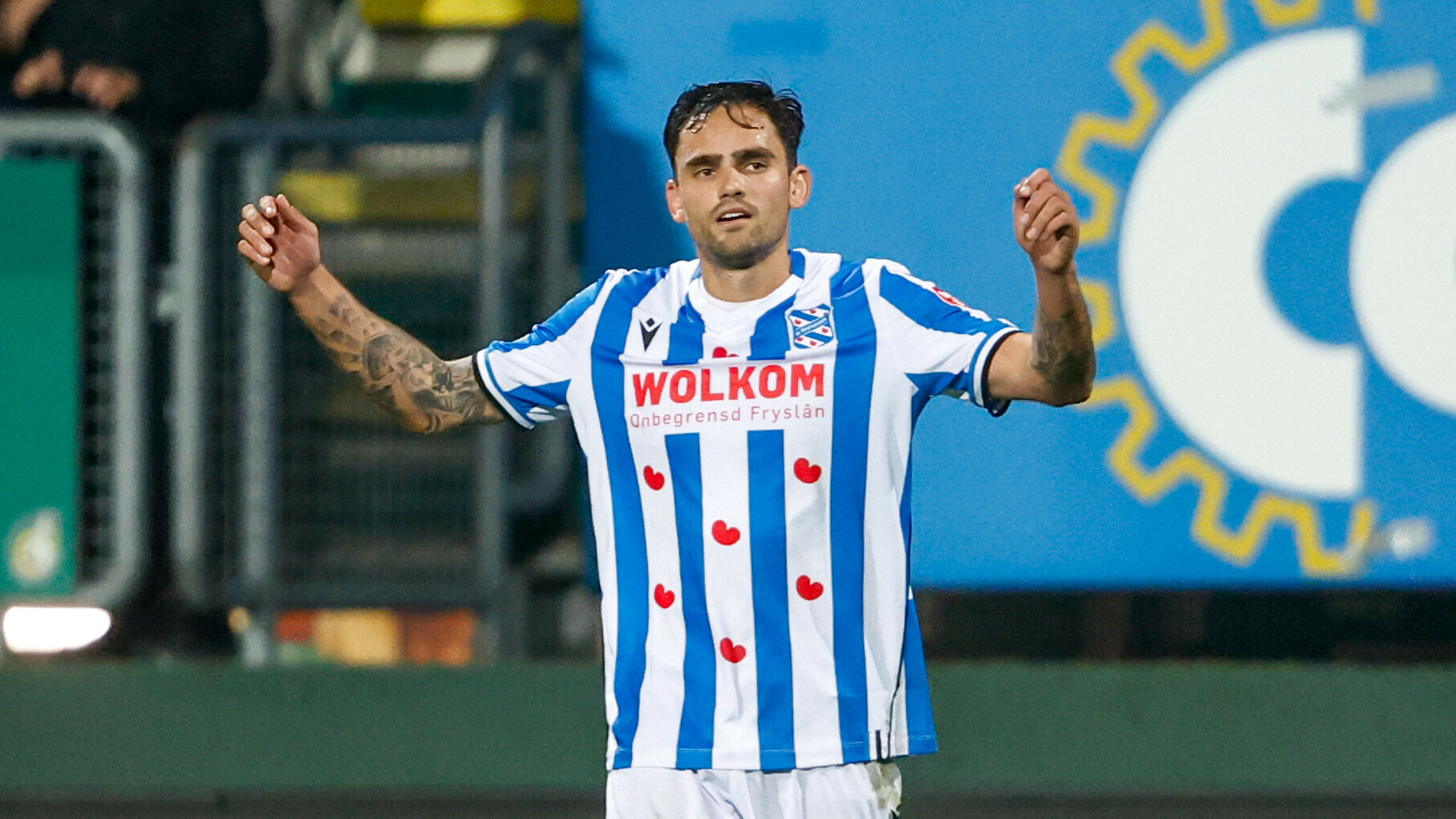 Hoe bestrijdt Sam Kersten bij sc Heerenveen de beste kopper van de eredivisie?