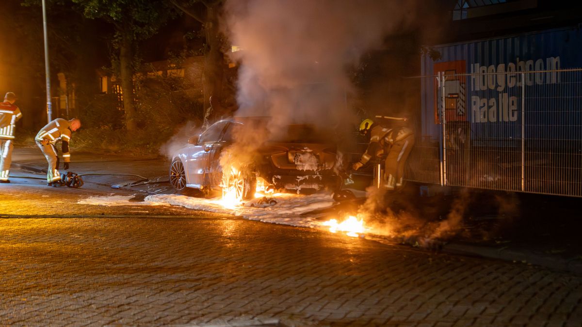 112 Nieuws: Weerwaarschuwing onweer | Opnieuw autobrand in Deventer