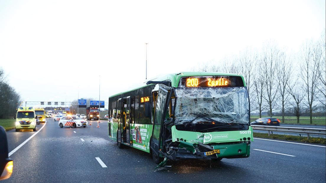 Drie rijstroken dicht op A28 tussen Hattemerbroek en Zwolle door ongeval