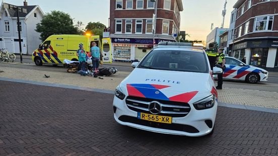 Scooterrijder gewond bij botsing met auto in Apeldoorn