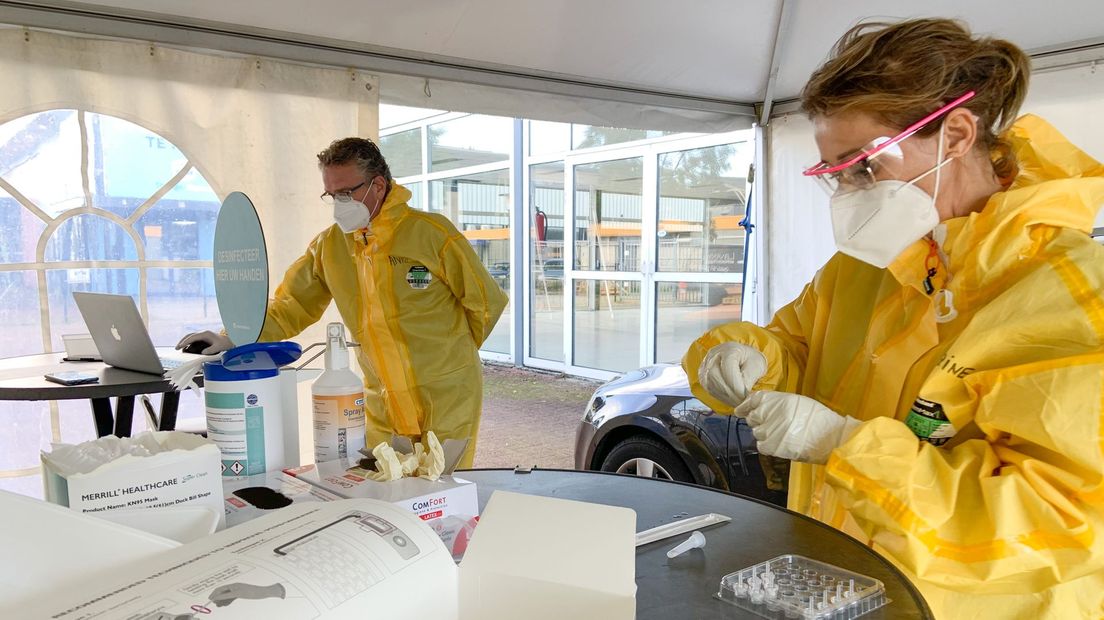 Dagelijks worden er duizenden testen afgenomen in Nederland (Rechten: RTV Drenthe/Edwin van Stenis)