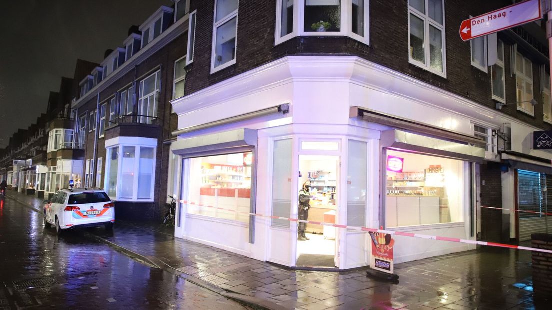 Politie doet onderzoek in de avondwinkel