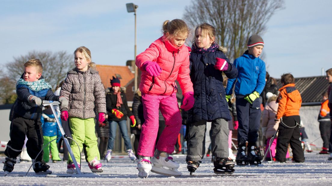 Schaatsen op de ijsbaan in Krabbendijke