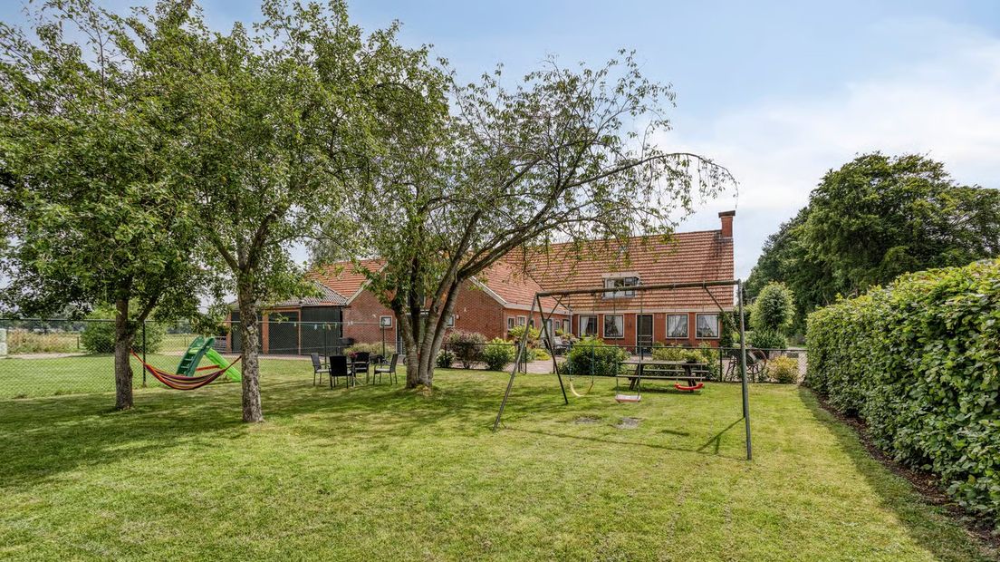 Bij deze woning krijg je een erg groot perceel