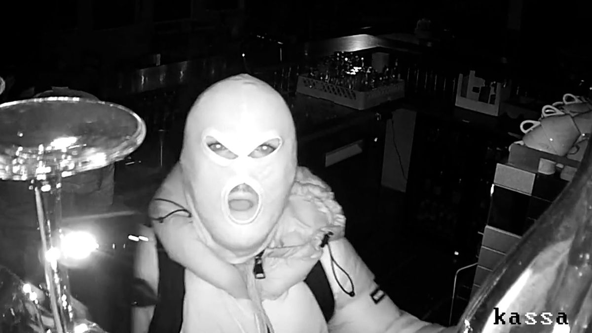 Twee inbrekers maken Kuinre onveilig, wie herkent ze?