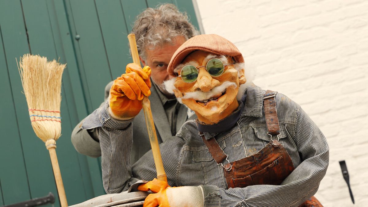 Poppen en gele paraplu's nemen Meppel weer over: Puppet International barst los