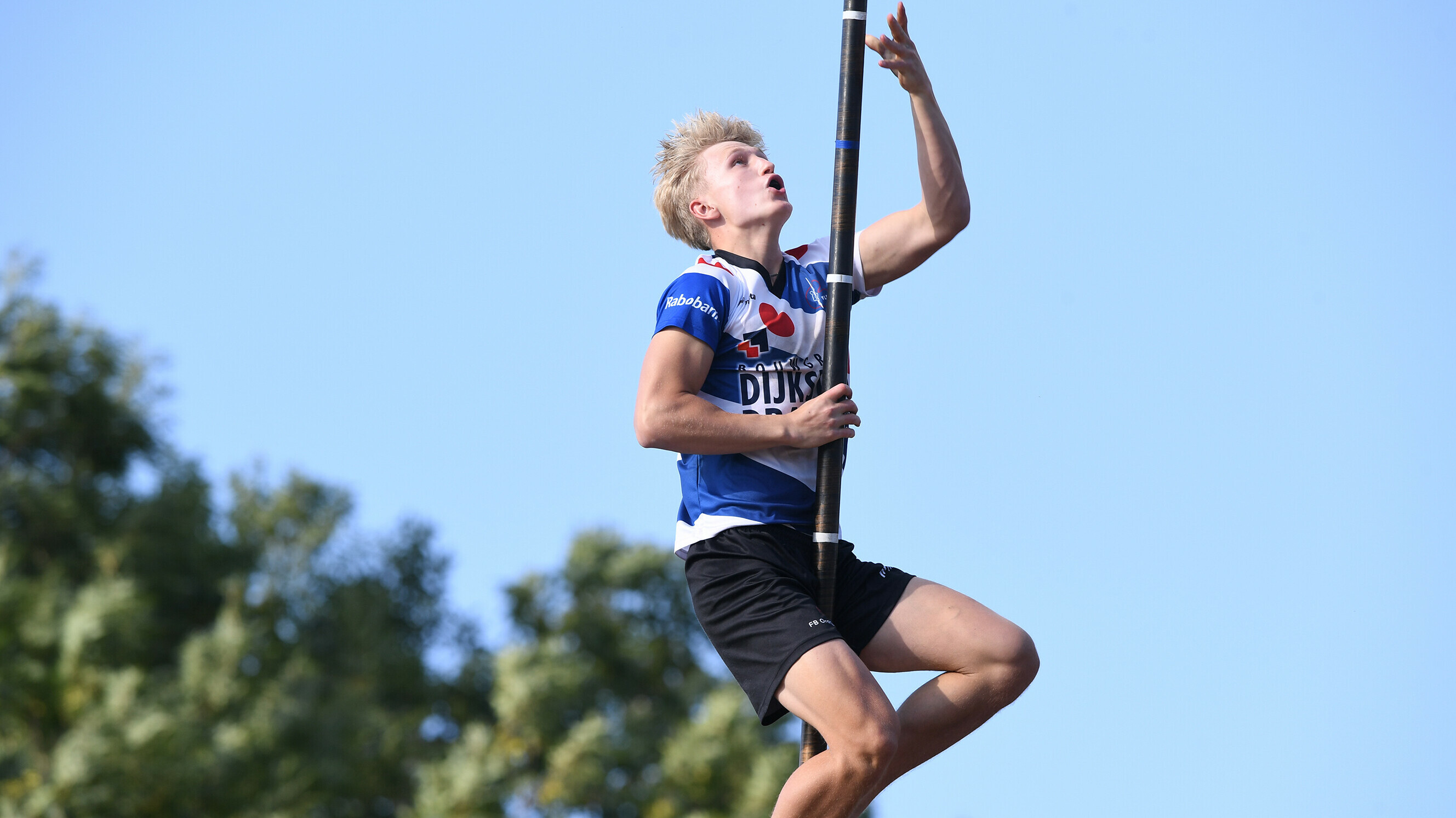 Bauke de Jong pakt Nederlânske titel fierljeppen, Germ Terpstra springt wer it fierst