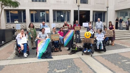 Provincie houdt vast aan één rolstoelplek per bus ondanks discriminatieklacht