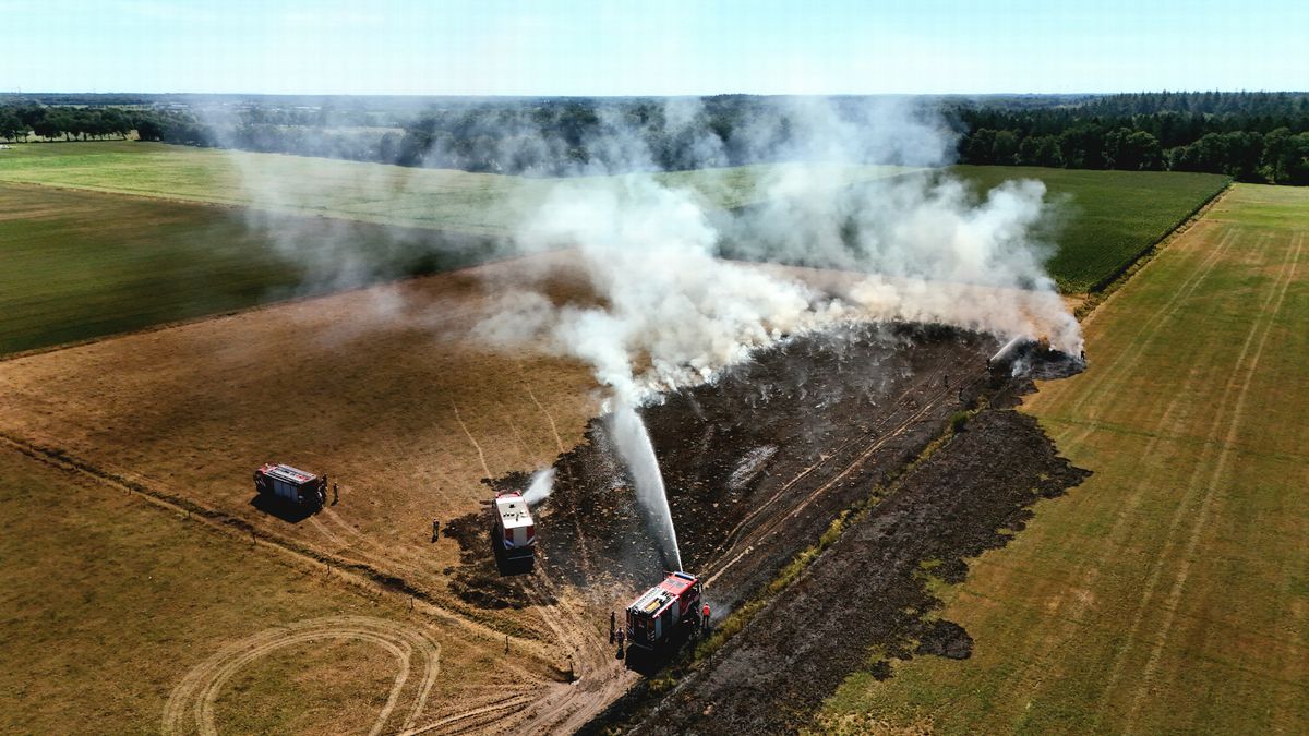 Brand uitgebroken op akker bij Ruinen