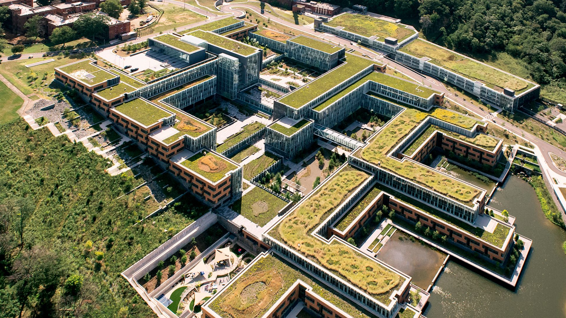 Het dak van het hoofdkantoor van de kustwacht in Washington DC is bijna volledig groen