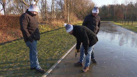 IJsvloer Drouwenerveen net dik genoeg: eindelijk kan er geschaatst worden