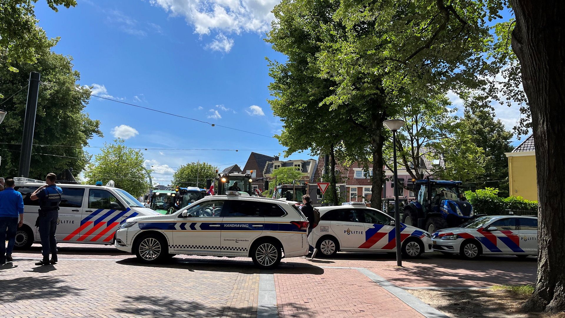 Trekkers kunnen niet bij het provinciehuis komen tijdens een protest in 2022