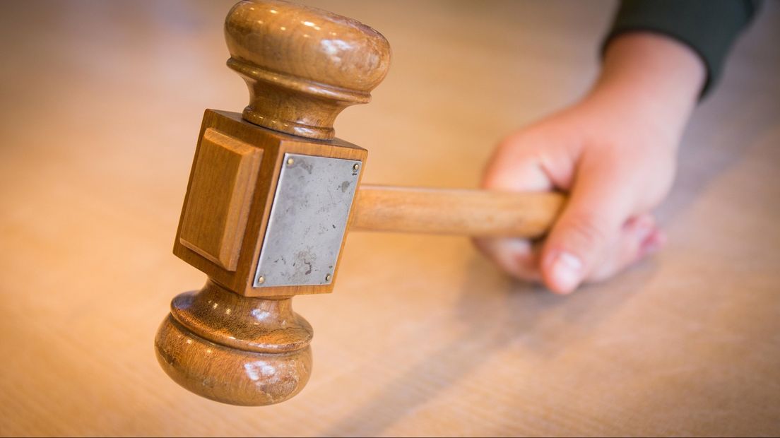 Enschedeër krijgt cel- en werkstraf voor stalken ex-vriendin
