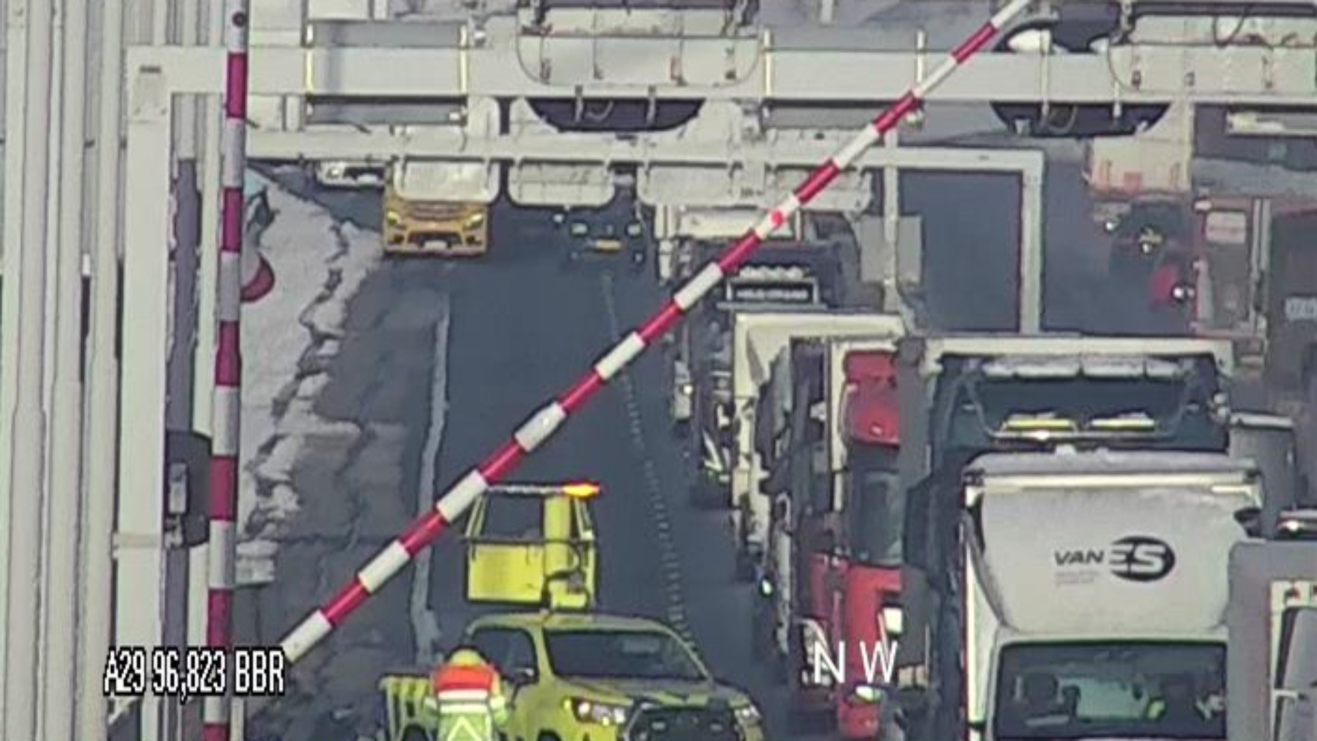 Slagboom aangereden op Haringvlietbrug.