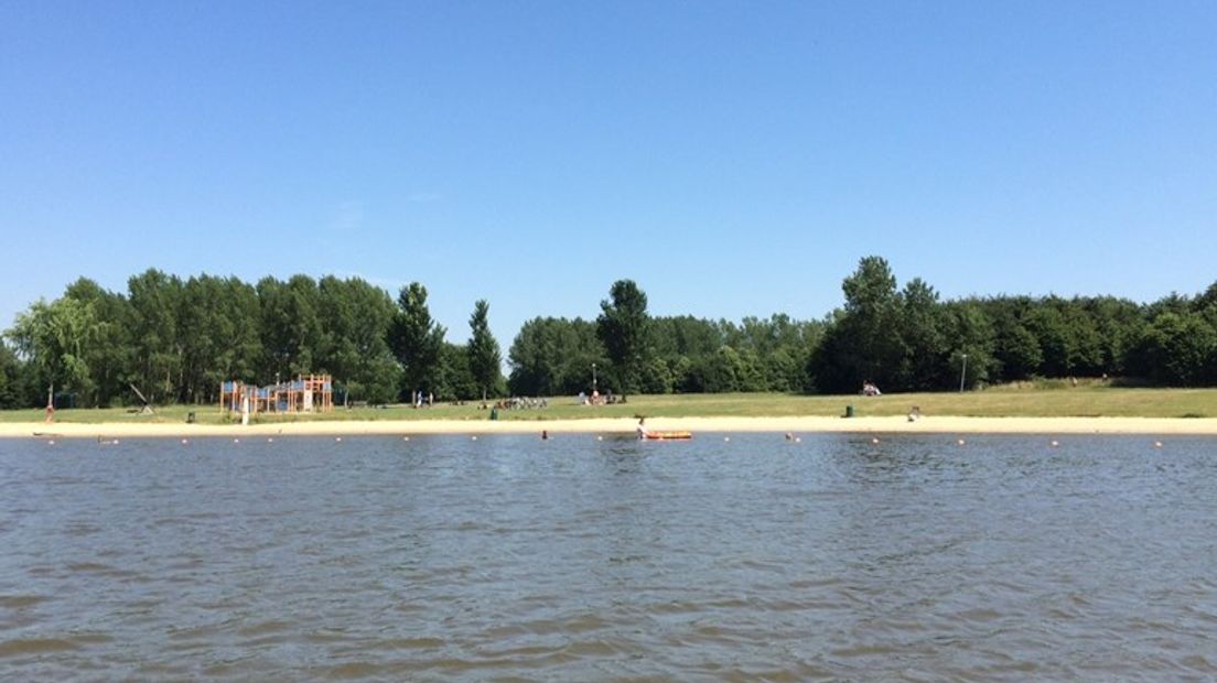 Gemeente Emmen gaat maatregelen nemen om het water schoner te krijgen (Rechten: RTV Drenthe Archief)