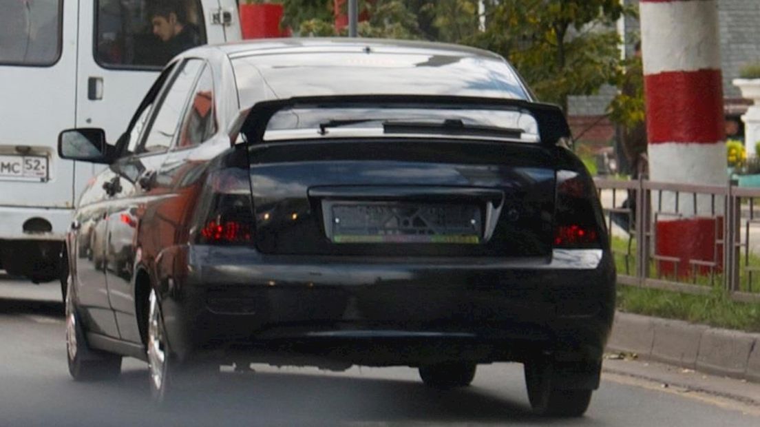 Auto zonder kentekenplaten