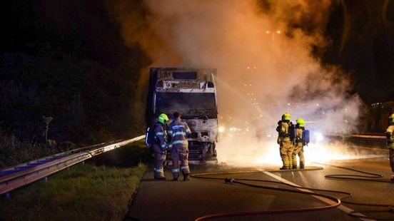 Ongeluk op A1 • vrachtwagen uitgebrand.