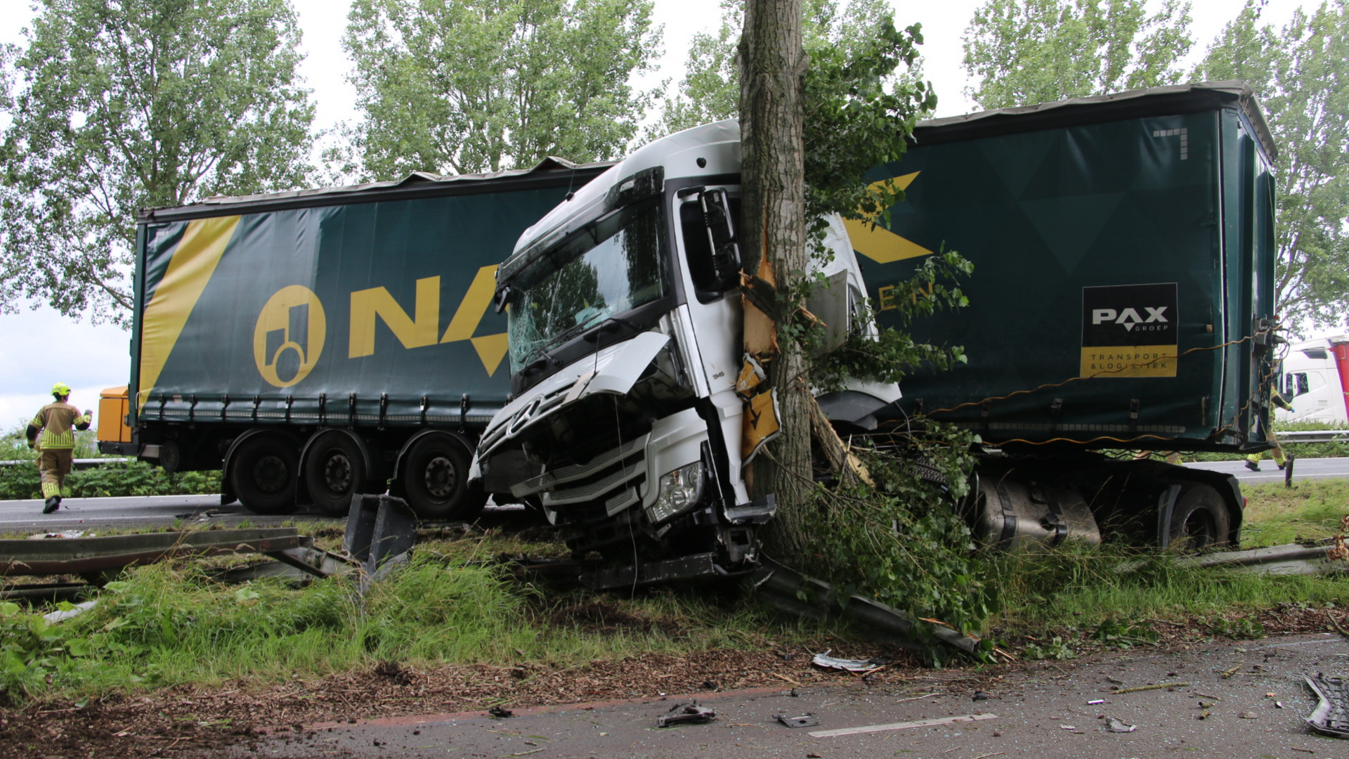 Enorme Ravage Na Ongeluk, Vrachtwagenchauffeur Gewond - Omroep West