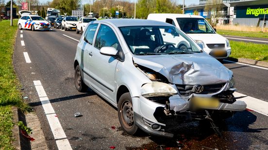 Bestuurster onder invloed veroorzaakt kettingbotsing. Bestuurster onder invloed veroorzaakt kettingbotsing.