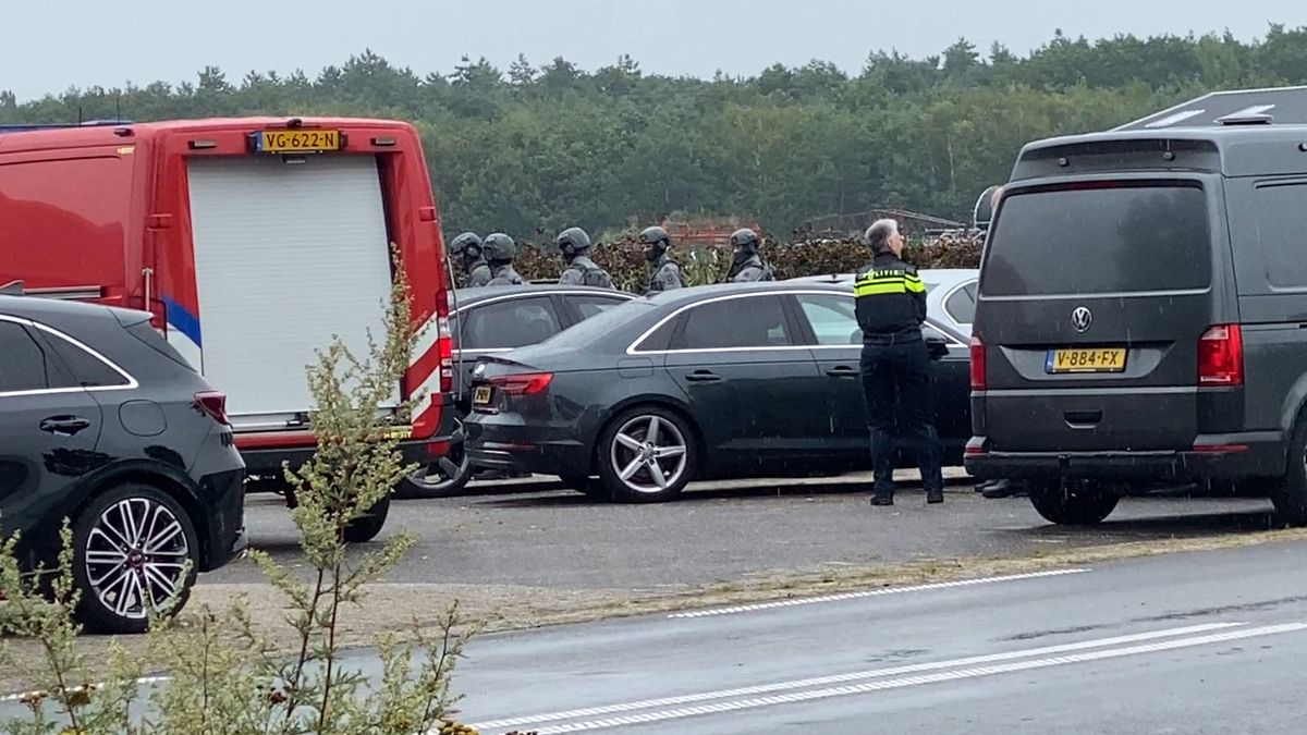 Drugslab in aanbouw gevonden bij inval in loods Lottum