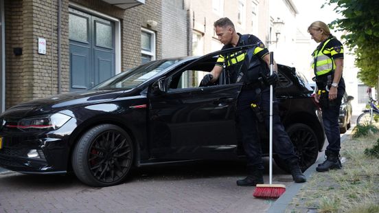 Bestuurder rijdt na drugsdeal in op agenten, twee verdachten aangehouden Home
