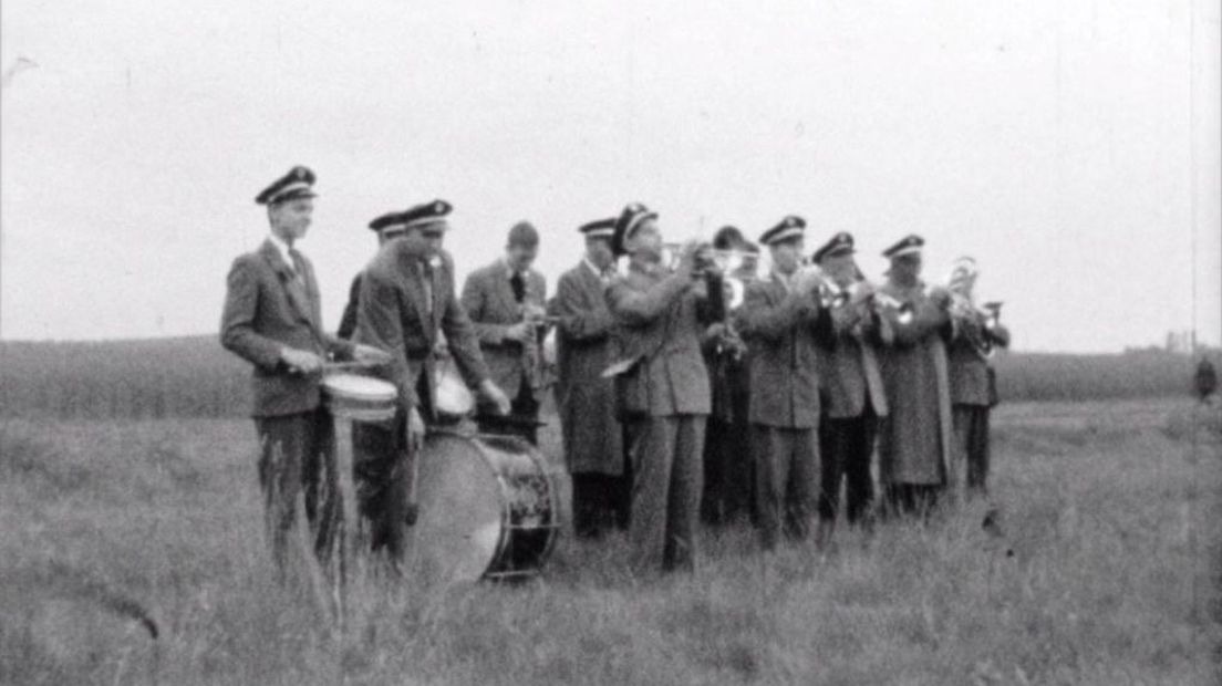 Muziekvereniging Volharding in het veld